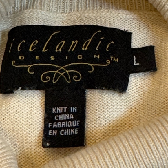 Chic Cream Turtleneck Cashmere Sweater - Picture 7 of 7